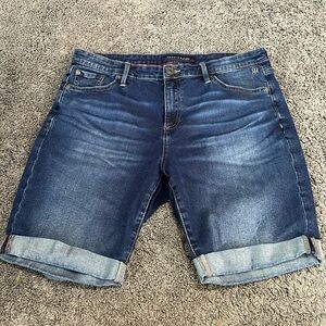 Lightly worn size 10 Tommy Hilfiger jean shorts
